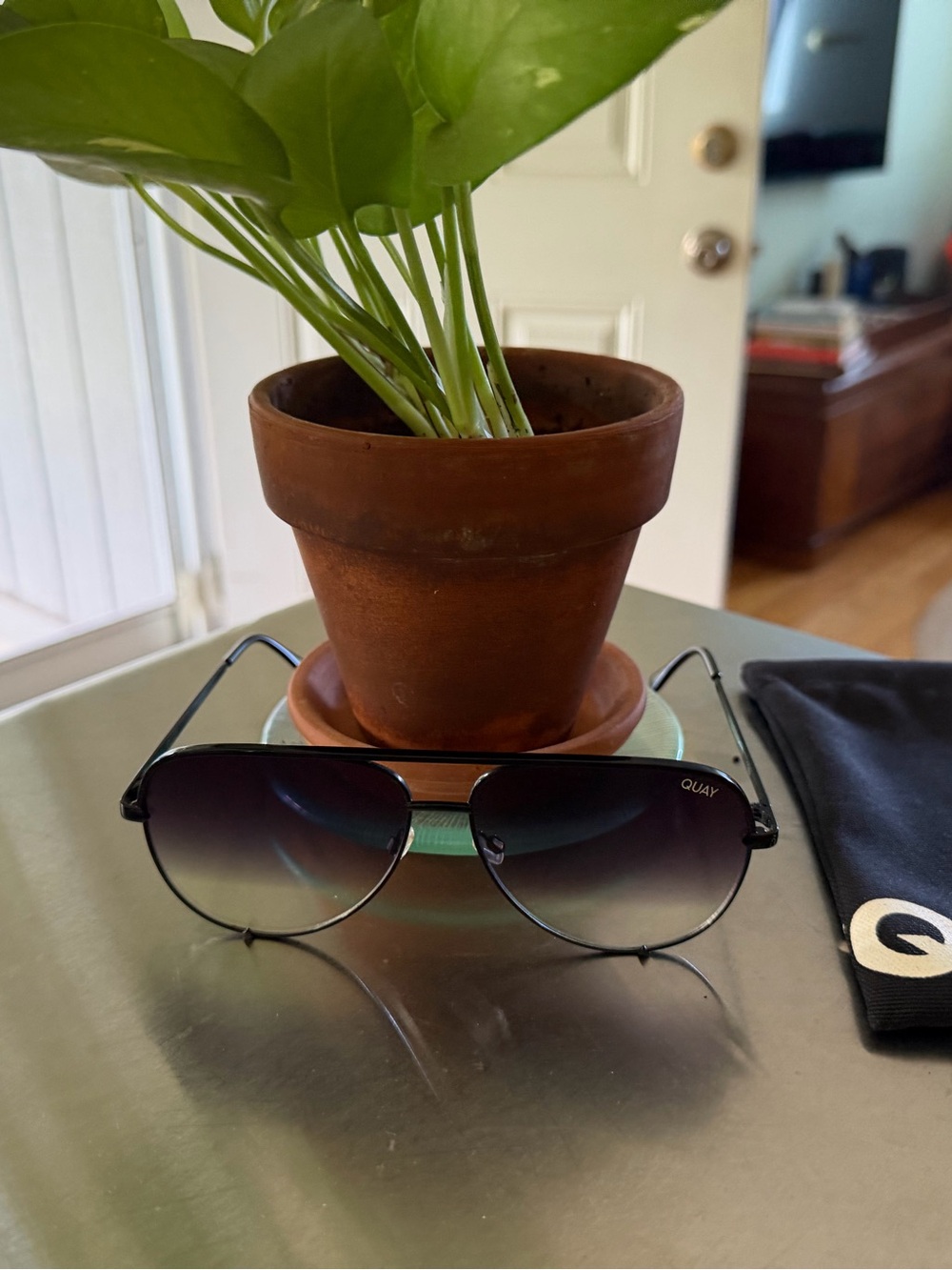 Quay High Key Australia women’s Black Aviator Sunglasses with Gradient Lenses